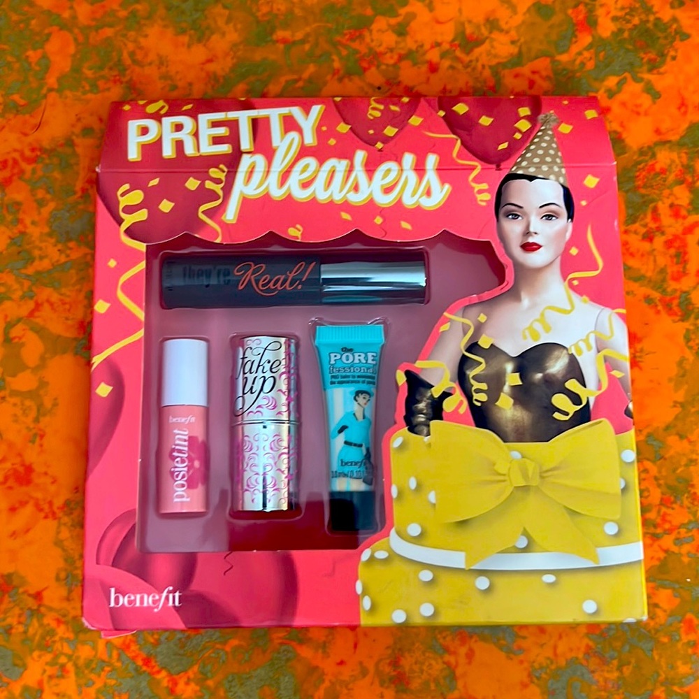 Benefit mini makeup gift set